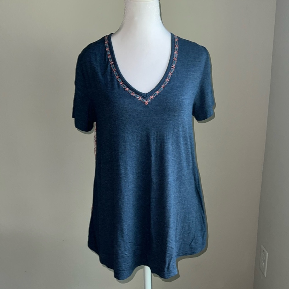 Caite women’s short sleeve,v-neck knit top